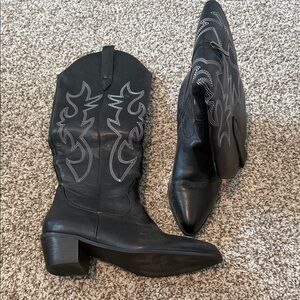 Elegant Black Embroidered Heeled Western Boots